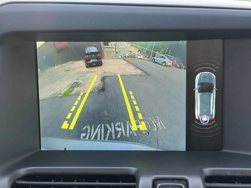 Used 2015 Volvo XC60 T5 Premier w/ Proximity Package FWD image 18