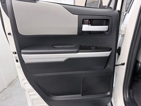 Used 2017 Toyota Tundra Limited w/ Limited Premium Package AWD/4WD image 32