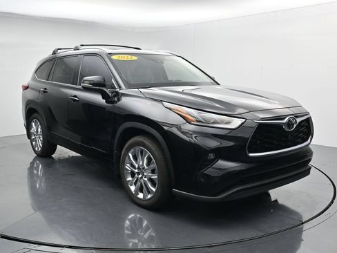 Used 2022 Toyota Highlander Limited AWD/4WD image 2