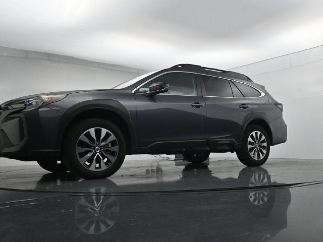 Used 2025 Subaru Outback Limited AWD/4WD image 41