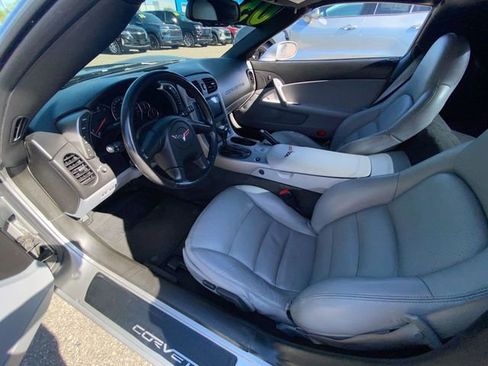 Used 2005 Chevrolet Corvette Coupe w/ Preferred Equipment Group RWD image 17