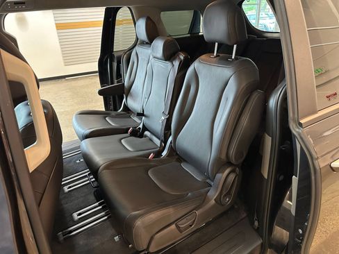 Used 2026 Kia Carnival FWD image 42