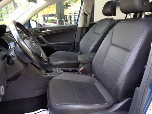 Used 2018 Volkswagen Tiguan SEL AWD/4WD image 9