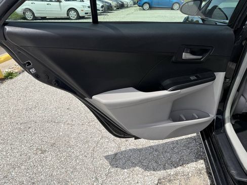 Used 2013 Toyota Camry LE FWD image 19