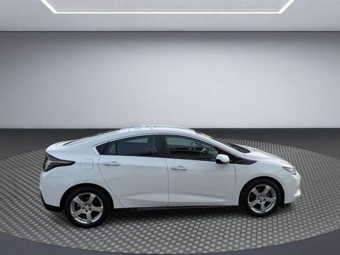 Used 2017 Chevrolet Volt LT w/ Comfort Package image 8