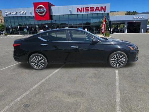 Used 2024 Nissan Altima 2.5 SV AWD/4WD image 7