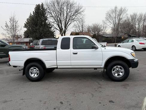 Used 2000 Toyota Tacoma 4x4 Xtracab image 11