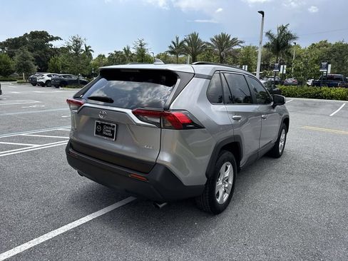 Used 2021 Toyota RAV4 XLE FWD image 3
