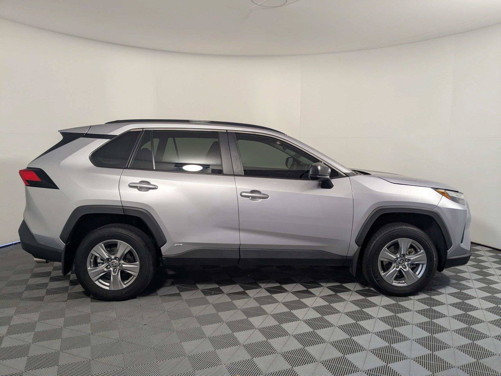 Certified 2024 Toyota RAV4 LE AWD/4WD image 4