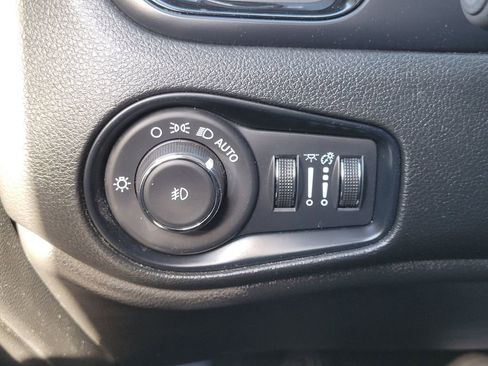 Used 2023 Jeep Renegade Altitude AWD/4WD image 11