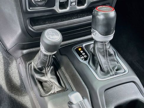 Used 2023 Jeep Gladiator Overland w/ LED Lighting Group AWD/4WD image 17