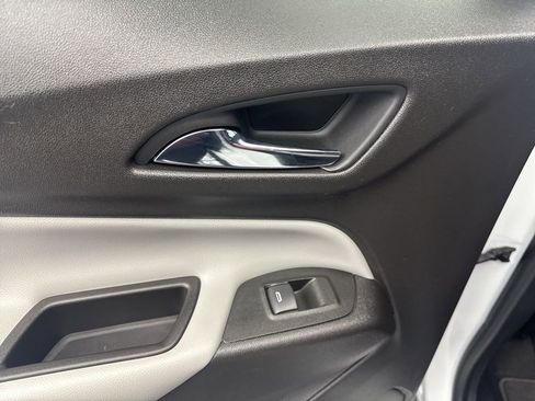 Used 2018 Chevrolet Equinox LS image 36