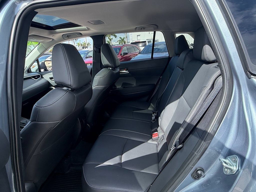 Used 2024 Toyota Corolla Cross XLE w/ Convenience Package FWD image 12