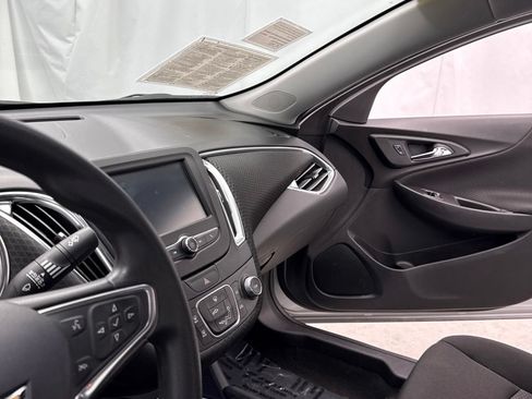 Used 2018 Chevrolet Malibu LT FWD image 20
