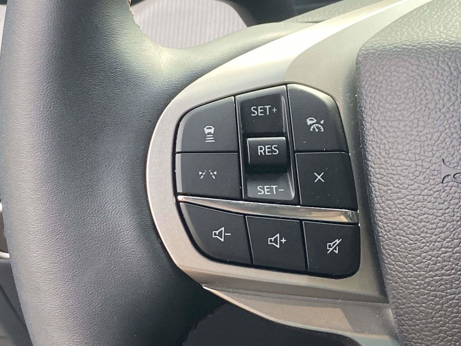Used 2025 Ford Explorer Active w/ Active Comfort Package RWD image 23