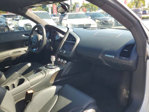 Used 2015 Audi R8 V10 w/ Full Leather Package image 36