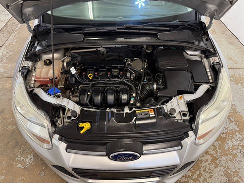 Used 2014 Ford Focus SE w/ SE Winter Package FWD image 8