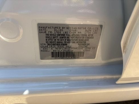 Used 2025 Nissan Versa SV FWD image 27