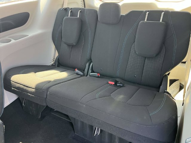 Certified 2021 Chrysler Pacifica Touring FWD image 16