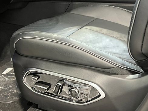 New 2025 Jeep Grand Cherokee Overland w/ Adv Protech Group III image 15