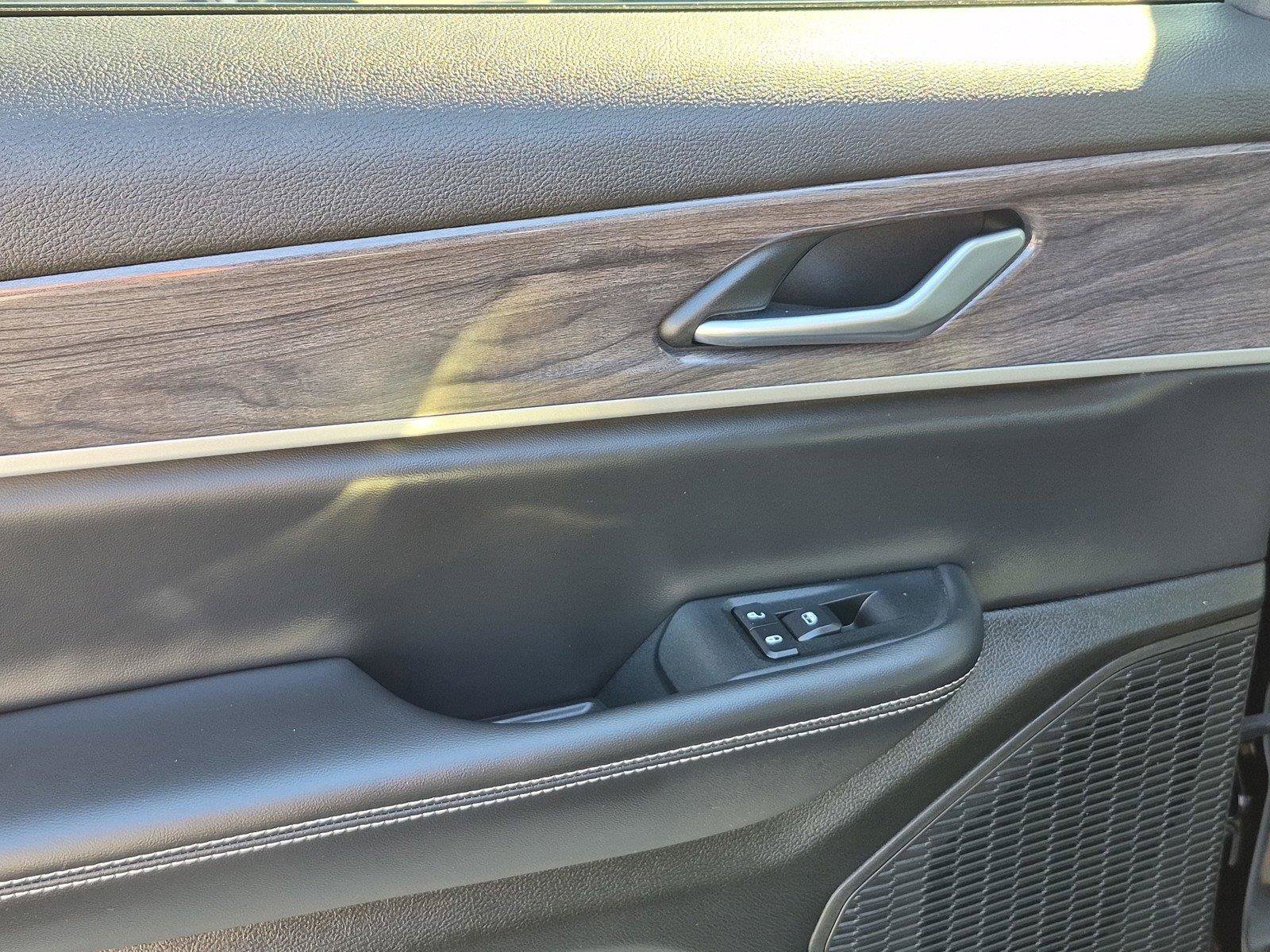Used 2023 Jeep Grand Cherokee L Limited RWD image 18