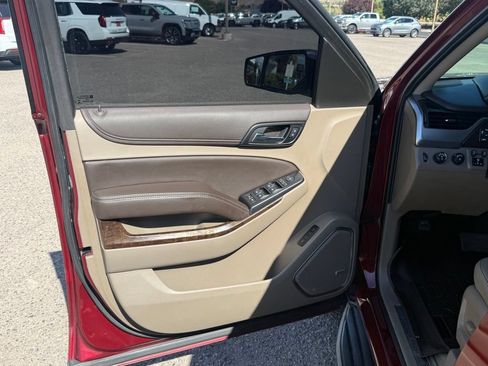 Used 2019 Chevrolet Tahoe LT w/ Luxury Package AWD/4WD image 9