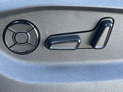 New 2026 Volkswagen Tiguan SE AWD/4WD image 17