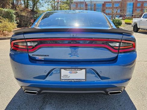 Used 2021 Dodge Charger SXT w/ Blacktop Package image 5