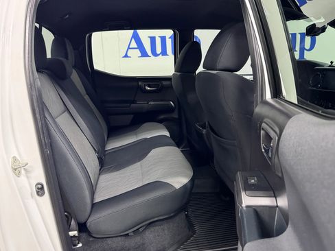 Used 2020 Toyota Tacoma TRD Off-Road w/ Technology Package image 15