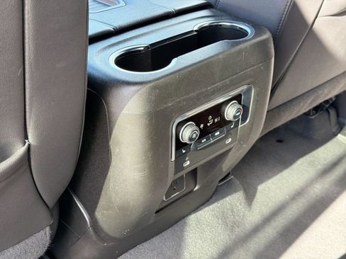 Used 2023 Chevrolet Suburban Premier image 21