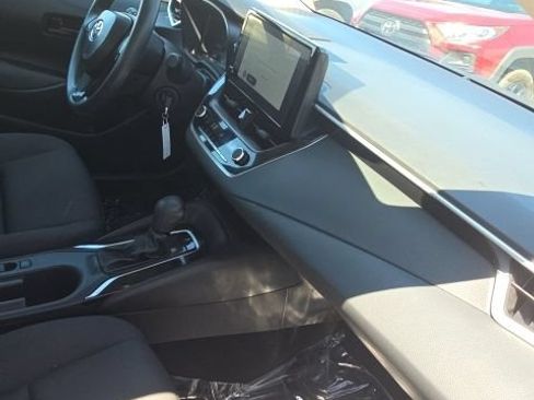 Used 2025 Toyota Corolla LE FWD image 28