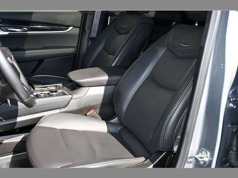 Used 2024 Cadillac XT6 Premium Luxury w/ LPO, Floor Liner Package AWD/4WD image 14