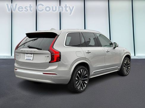 Used 2025 Volvo XC90 B5 Plus image 4