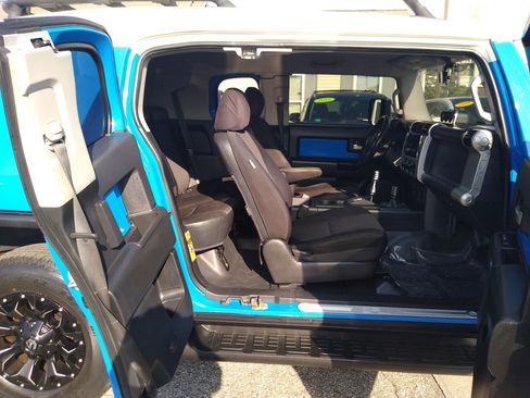 Used 2007 Toyota FJ Cruiser 4WD image 16