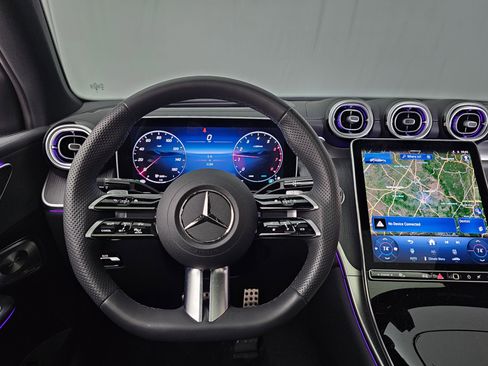 Used 2025 Mercedes-Benz GLC 300 4MATIC image 6