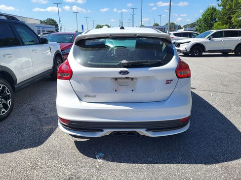 Used 2016 Ford Focus ST w/ Equipment Group 402A FWD image 5