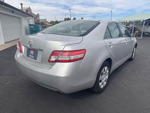 Used 2011 Toyota Camry LE image 3