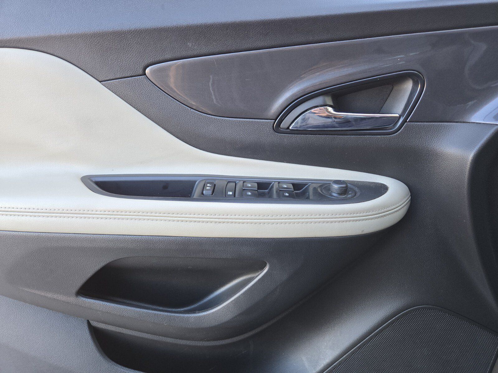 Used 2019 Buick Encore Preferred w/ Safety Package FWD image 15