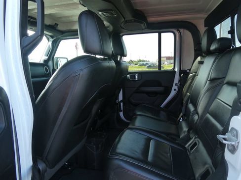 Used 2021 Jeep Gladiator Overland w/ Popular Equipment Package AWD/4WD image 17