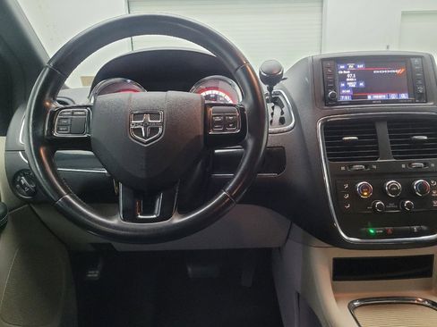 Used 2017 Dodge Grand Caravan SXT image 22