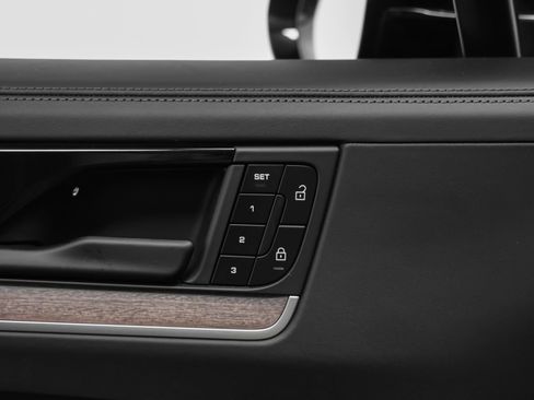 Certified 2024 Porsche Cayenne Coupe AWD/4WD image 30