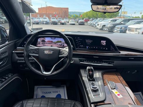 Used 2021 Cadillac Escalade Sport Platinum AWD/4WD image 12