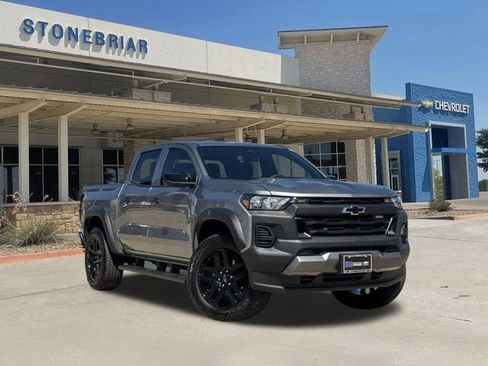 Used 2024 Chevrolet Colorado Trail Boss w/ Technology Package image 2