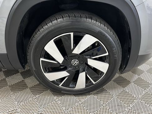 Used 2024 Volkswagen Atlas Cross Sport SE image 3