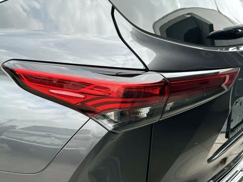 Certified 2020 Toyota Highlander XLE image 10