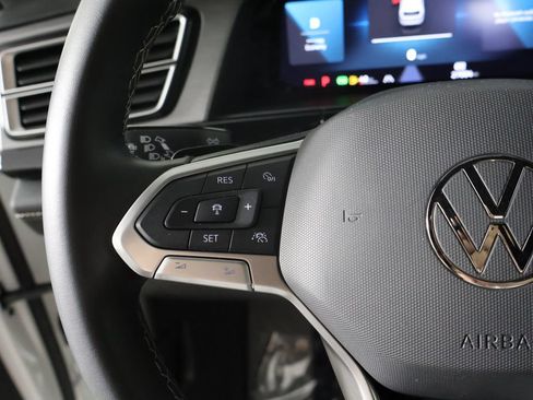 Used 2025 Volkswagen Atlas Cross Sport SE FWD image 36