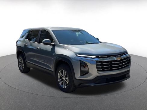 Used 2025 Chevrolet Equinox LT image 3