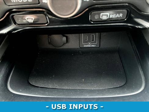Used 2019 Nissan Pathfinder SV AWD/4WD image 16