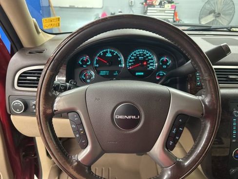 Used 2013 GMC Yukon XL Denali image 13