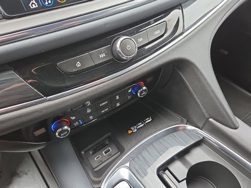 Used 2024 Buick Enclave Premium image 31